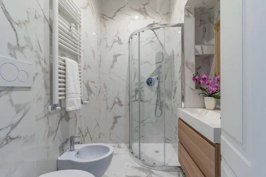 شقة ميلان Bocconi Luxury Appartment