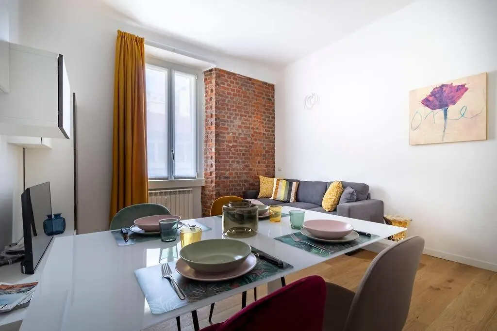 شقة ميلان Bocconi Luxury Appartment